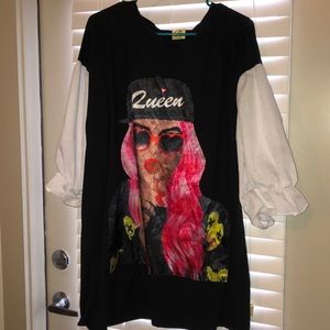 Queen T-shirt dress